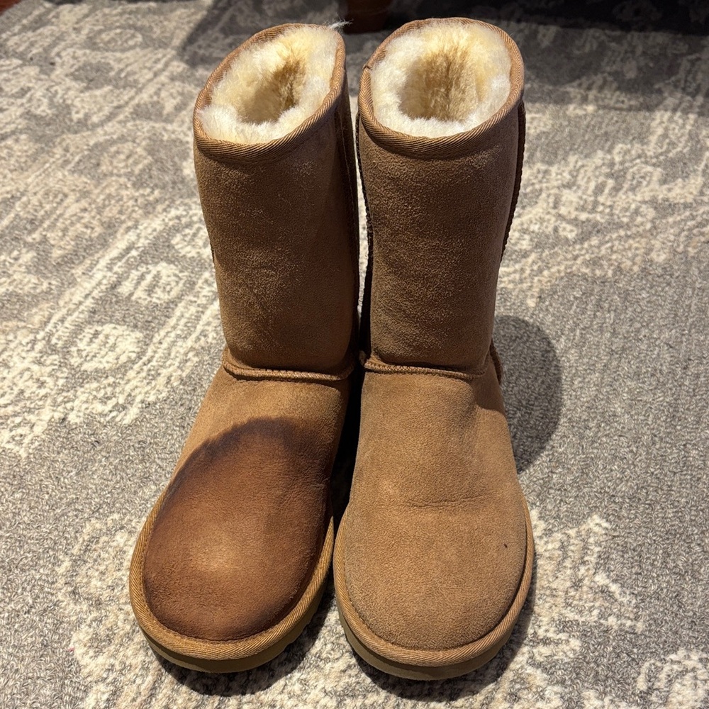 UGG women’s classic short II